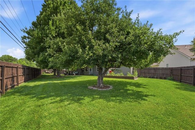 820 SW BENJAMIN Circle, Lee's Summit, MO 64081