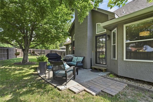 820 SW BENJAMIN Circle, Lee's Summit, MO 64081