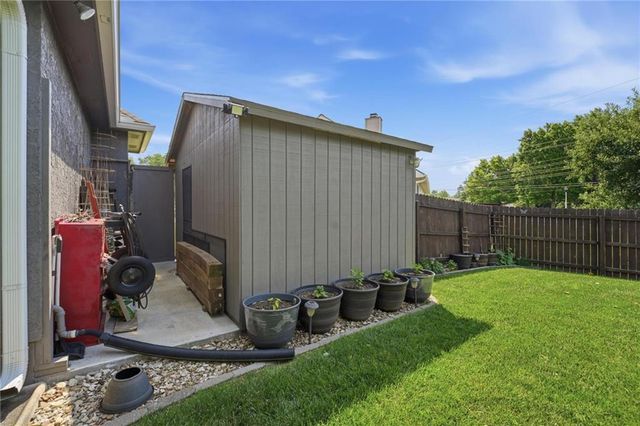 820 SW BENJAMIN Circle, Lee's Summit, MO 64081