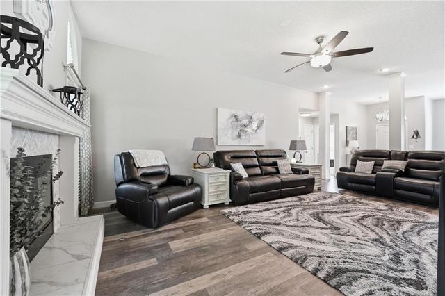 820 SW BENJAMIN Circle, Lee's Summit, MO 64081