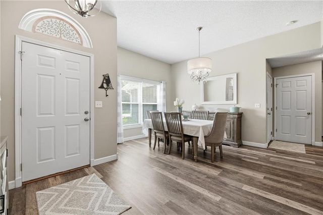 820 SW BENJAMIN Circle, Lee's Summit, MO 64081