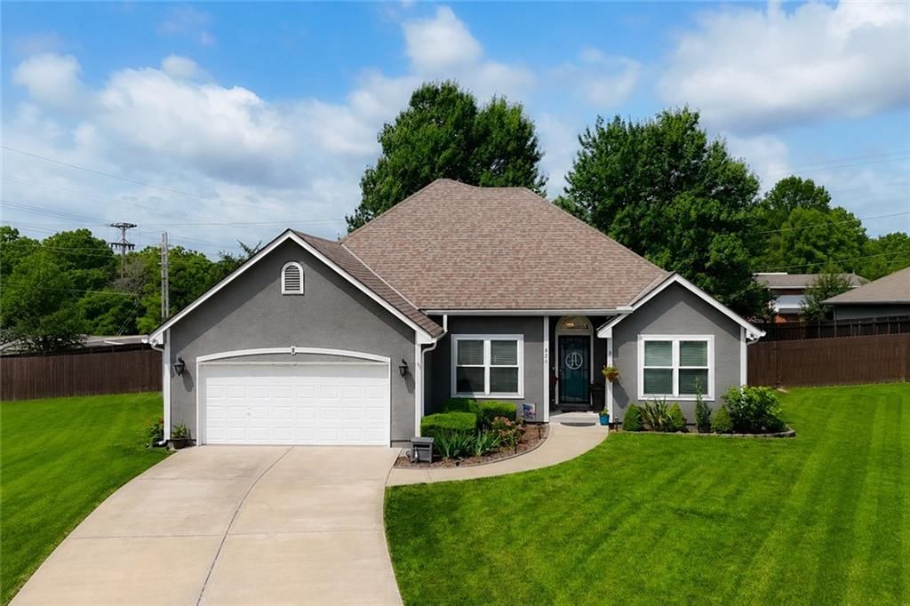 820 SW BENJAMIN Circle, Lee's Summit, MO 64081