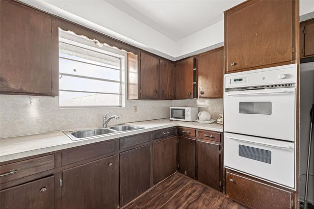 9416 County Road 273, East Bernard, TX 77435