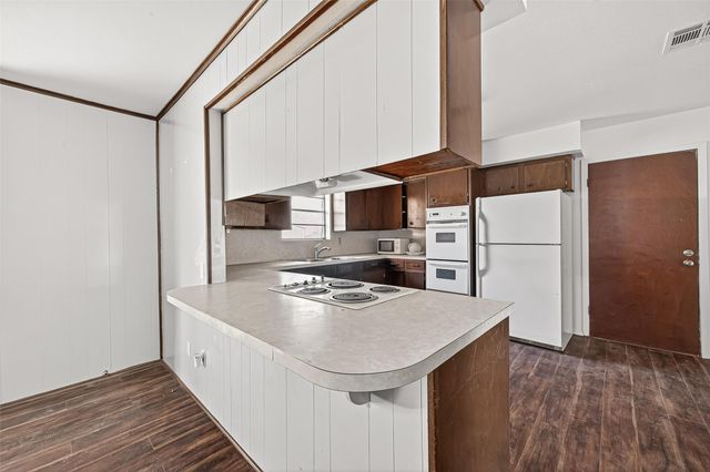 9416 County Road 273, East Bernard, TX 77435