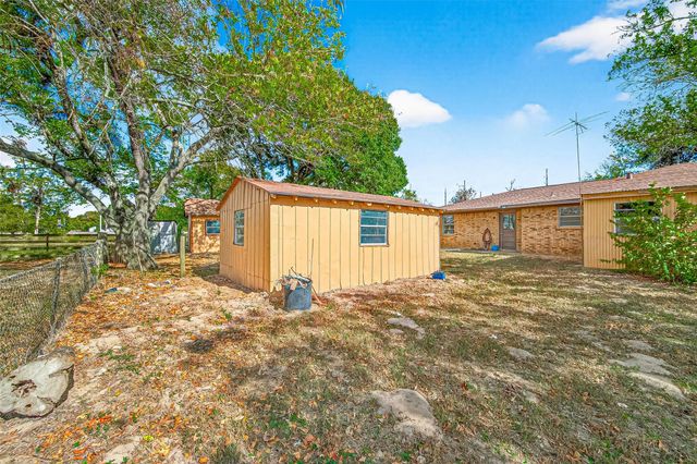 9416 County Road 273, East Bernard, TX 77435