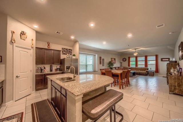 6050 AKIN CIR, San Antonio, TX 78261