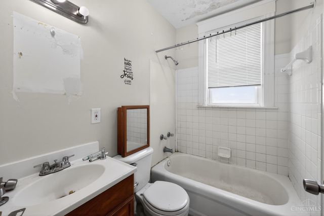3118 Sunshine Avenue, Cincinnati, OH 45211