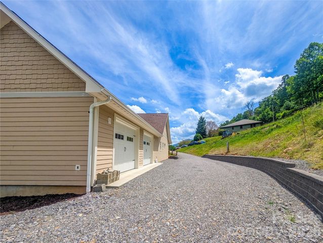 338 Majestic Mountain Drive, Burnsville, NC 28714
