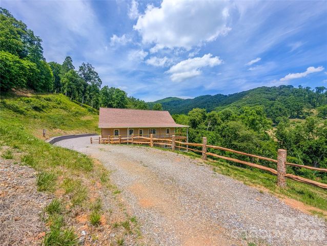 338 Majestic Mountain Drive, Burnsville, NC 28714