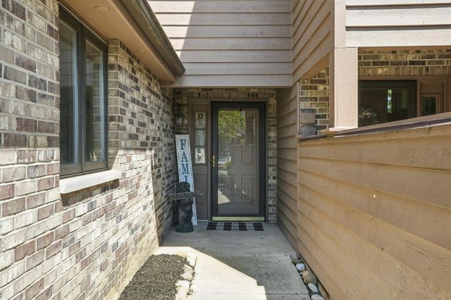 622 Brookside Drive, Crown Point, IN 46307