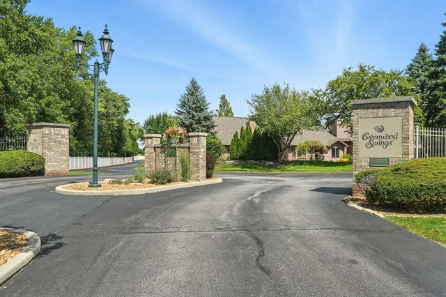 622 Brookside Drive, Crown Point, IN 46307