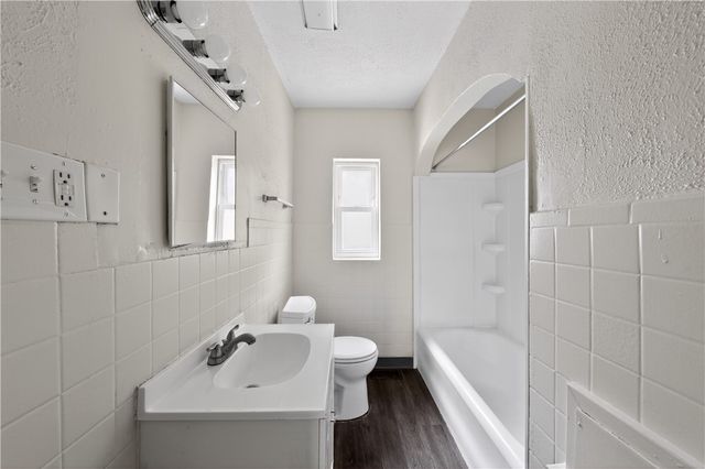 521 W Parkwood Drive, Dayton, OH 45405