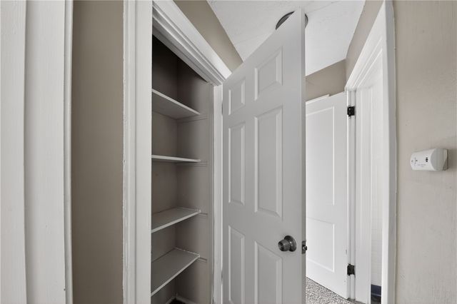 521 W Parkwood Drive, Dayton, OH 45405