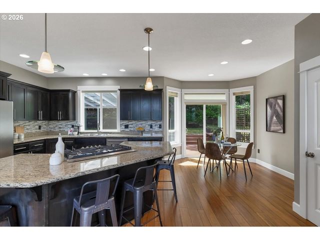 402 LA CRESTA Dr Se, Salem, OR 97306