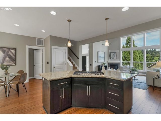402 LA CRESTA Dr Se, Salem, OR 97306
