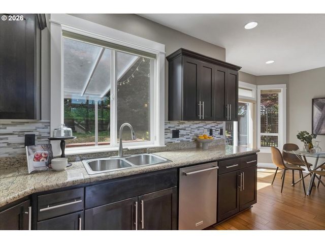 402 LA CRESTA Dr Se, Salem, OR 97306