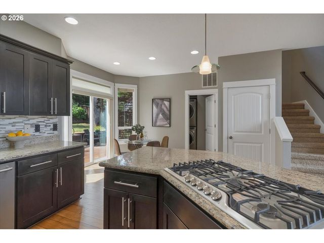 402 LA CRESTA Dr Se, Salem, OR 97306