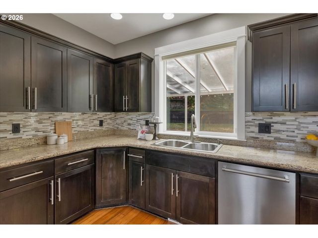 402 LA CRESTA Dr Se, Salem, OR 97306