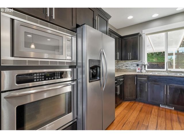 402 LA CRESTA Dr Se, Salem, OR 97306