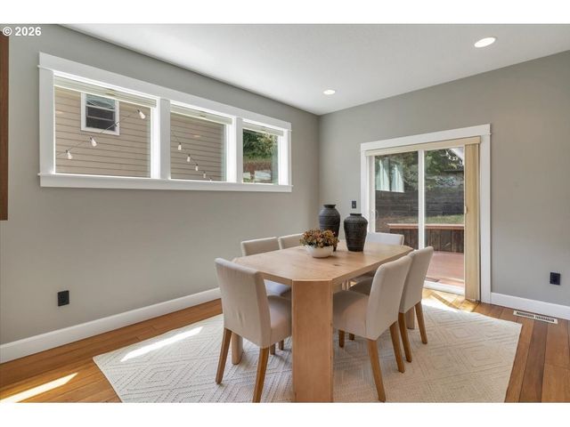 402 LA CRESTA Dr Se, Salem, OR 97306