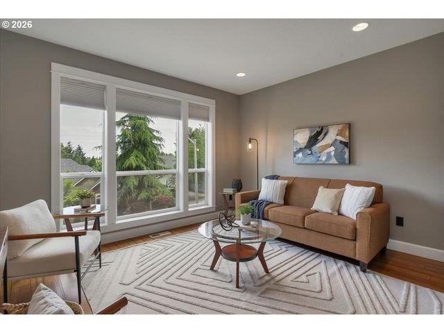 402 LA CRESTA Dr Se, Salem, OR 97306