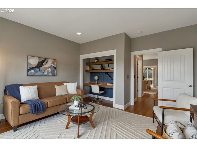 402 LA CRESTA Dr Se, Salem, OR 97306
