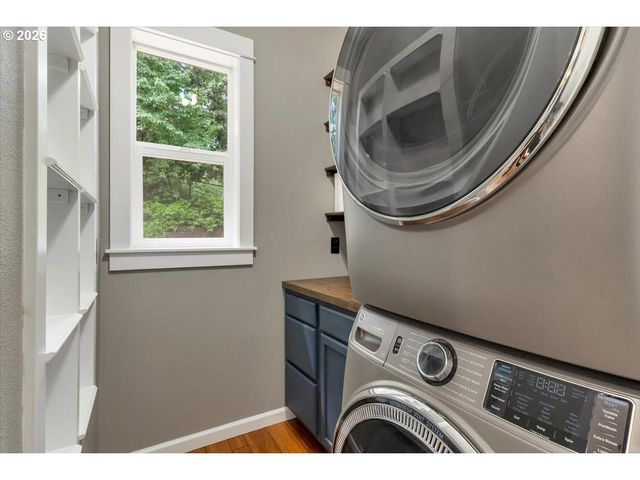 402 LA CRESTA Dr Se, Salem, OR 97306