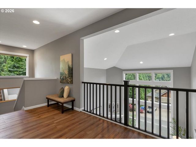 402 LA CRESTA Dr Se, Salem, OR 97306