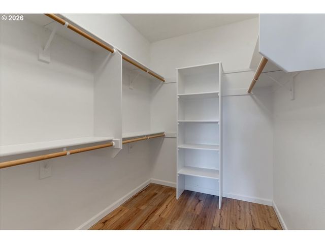 402 LA CRESTA Dr Se, Salem, OR 97306