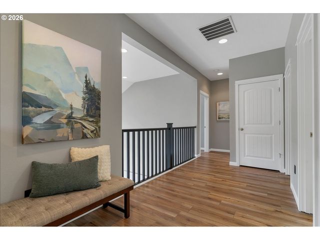402 LA CRESTA Dr Se, Salem, OR 97306