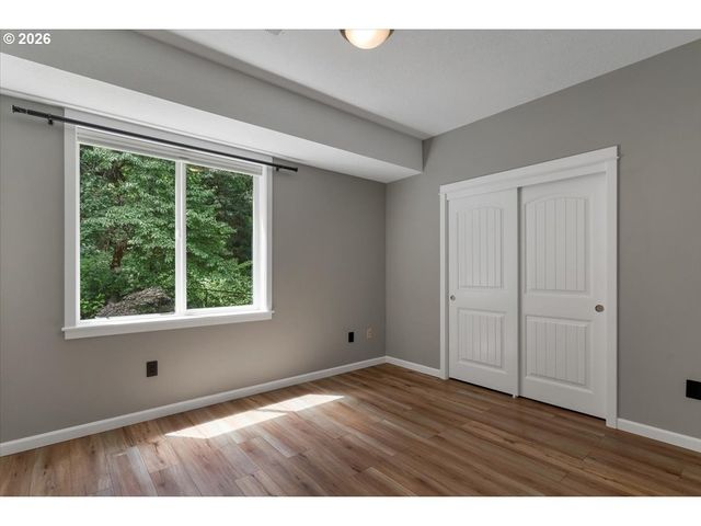 402 LA CRESTA Dr Se, Salem, OR 97306