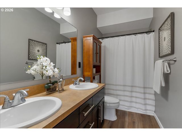 402 LA CRESTA Dr Se, Salem, OR 97306