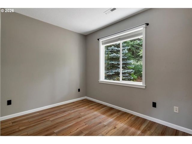 402 LA CRESTA Dr Se, Salem, OR 97306