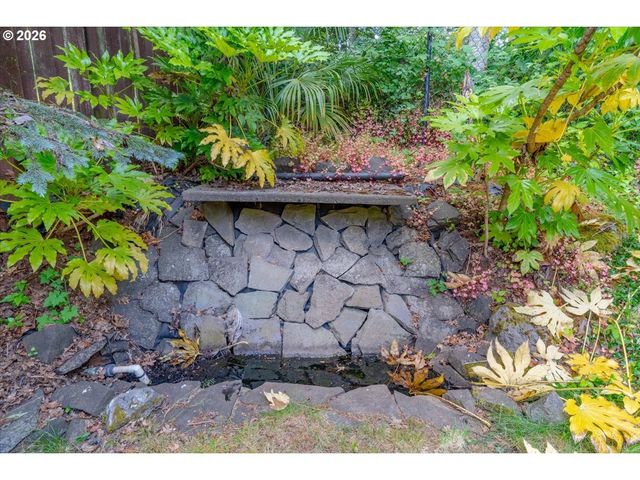 402 LA CRESTA Dr Se, Salem, OR 97306