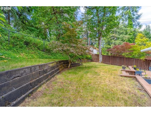 402 LA CRESTA Dr Se, Salem, OR 97306