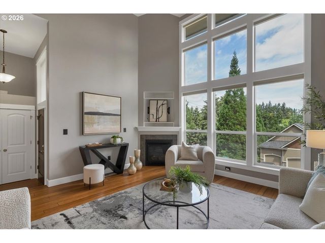 402 LA CRESTA Dr Se, Salem, OR 97306