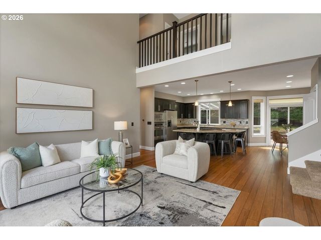 402 LA CRESTA Dr Se, Salem, OR 97306