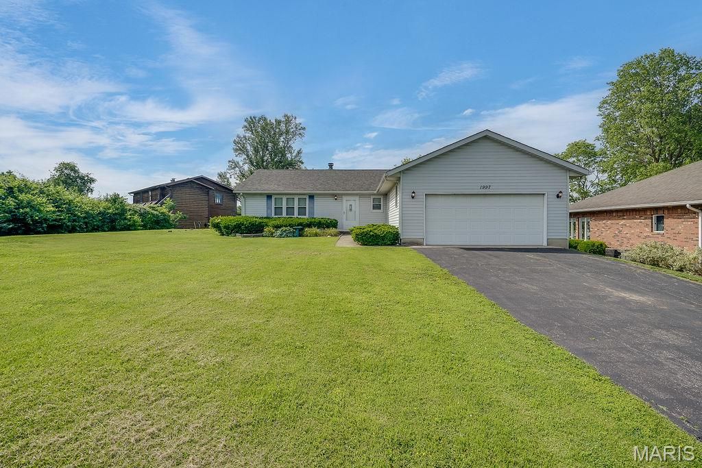 1997 Treasure Drive, Edwardsville, IL 62025
