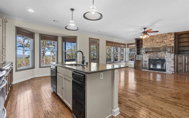 10 Moncada Circle, Hot Springs Village, AR 71909