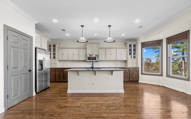 10 Moncada Circle, Hot Springs Village, AR 71909