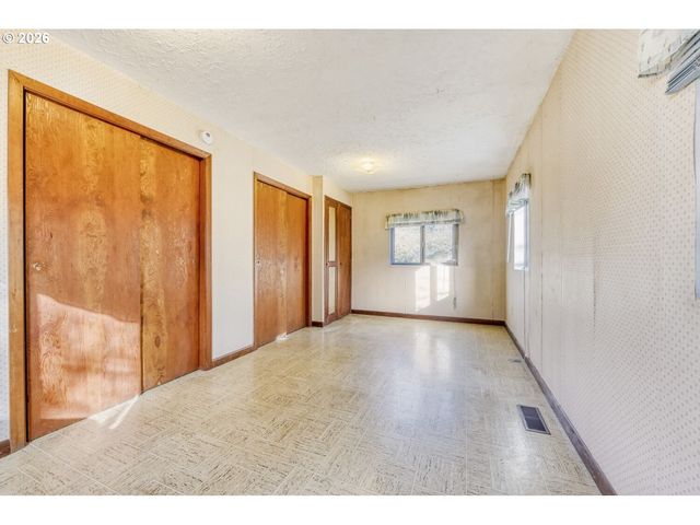 3006 N WILLIS Blvd, Portland, OR 97217