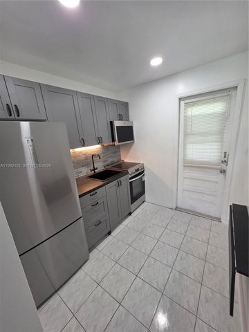 411 SE 3rd Ave 3, Hallandale Beach, FL 33009