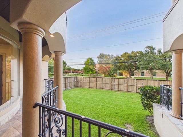 4003 Dumbarton Street, Houston, TX 77025