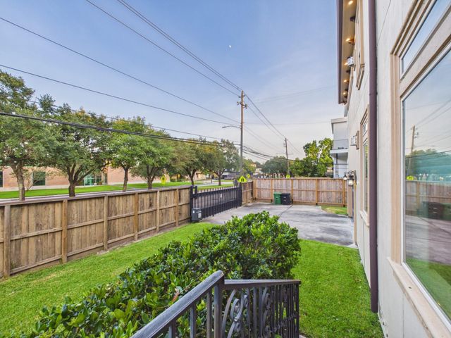 4003 Dumbarton Street, Houston, TX 77025