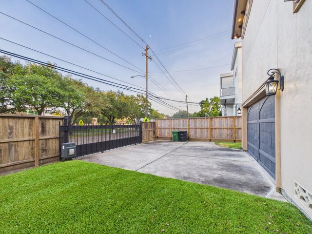 4003 Dumbarton Street, Houston, TX 77025
