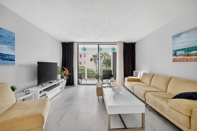 2801 Somerset Drive 205, Lauderdale Lakes, FL 33311
