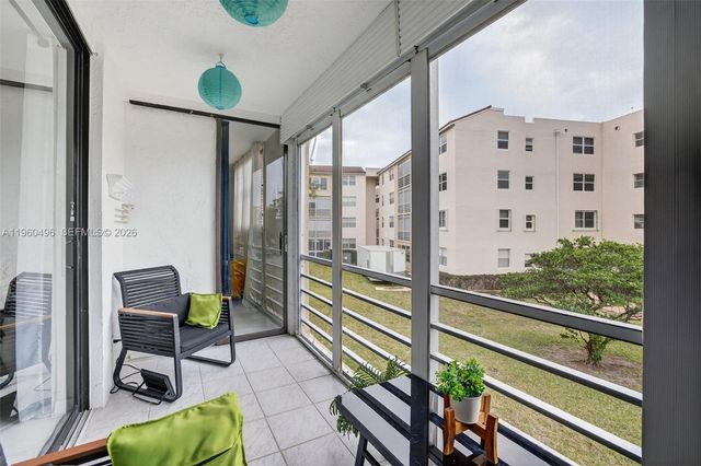 2801 Somerset Drive 205, Lauderdale Lakes, FL 33311