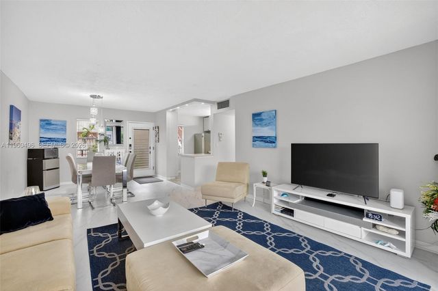 2801 Somerset Drive 205, Lauderdale Lakes, FL 33311