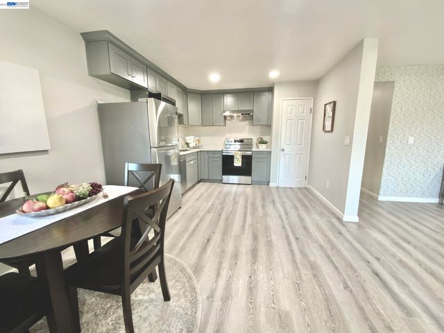 93 Shaniko Cmn 24, Fremont, CA 94539