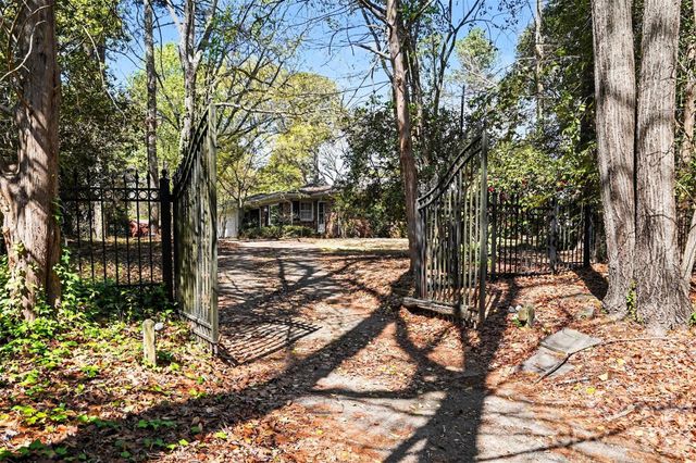 7600 Park Road, Charlotte, NC 28210